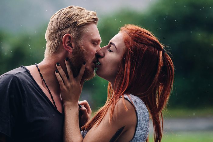 kissing