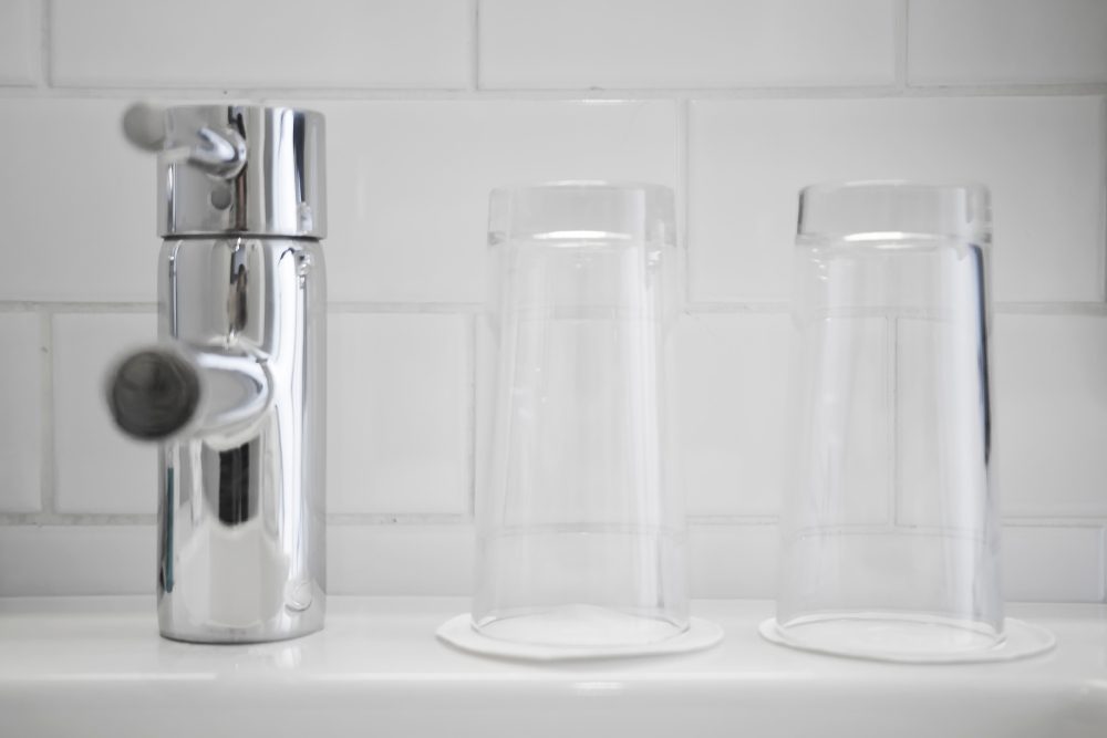 Using vinegar to clean rinse cup teeth brushing cup