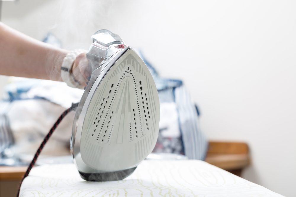white vinegar to maintain iron