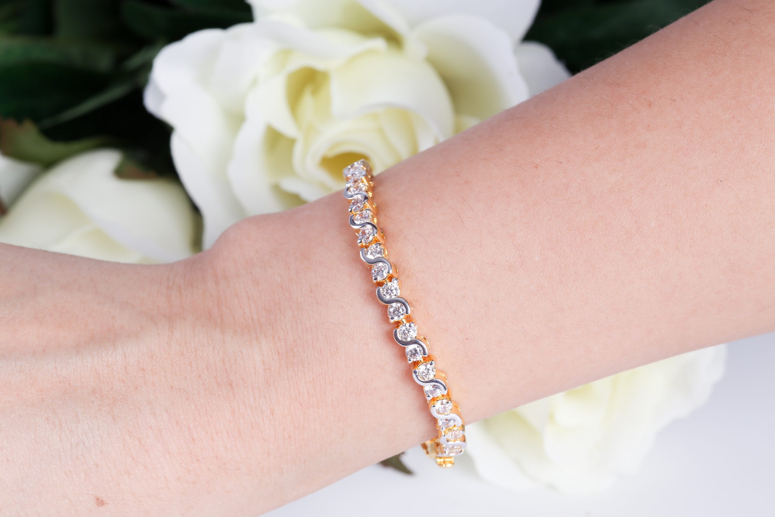 Beautiful golden Bracelet with diamonds