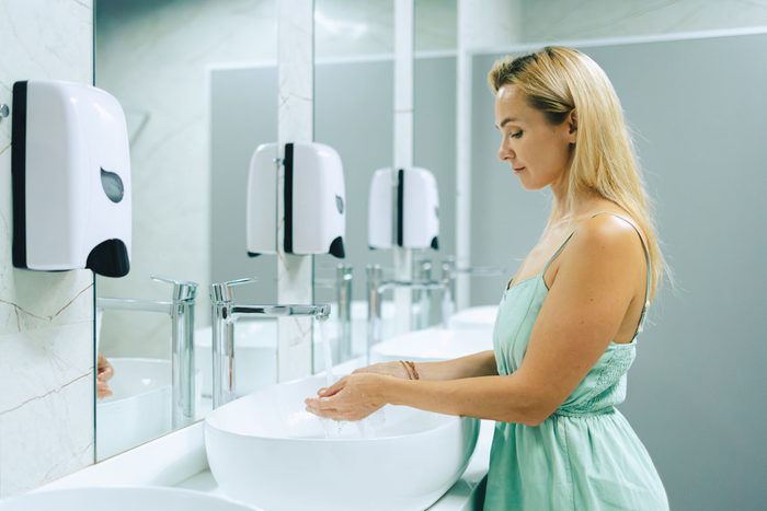 16 Bathroom Etiquette Rules You Should Never (Ever!) Break