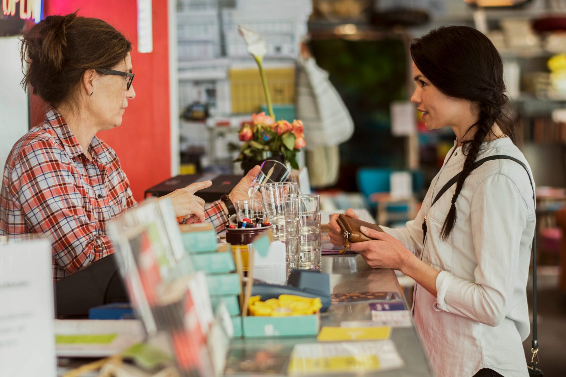 14 Rude Manners That Are Actually Polite In Other Countries 