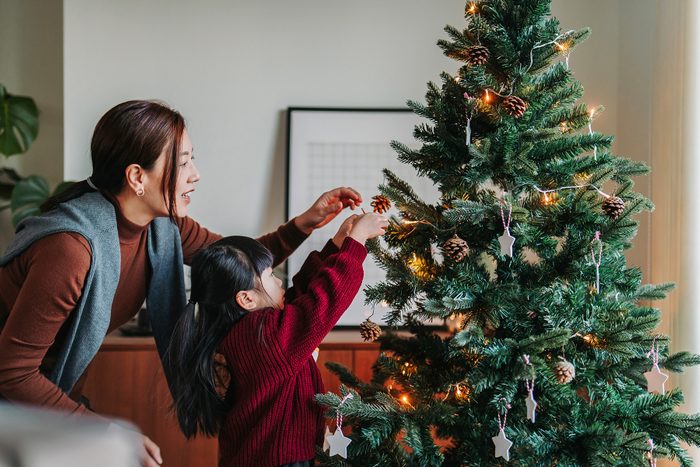31 Best Christmas Traditions to Start with Your Family This Year