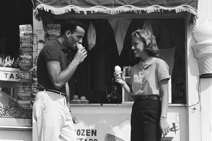17 Ridiculous Dating Etiquette Rules from the 1950s